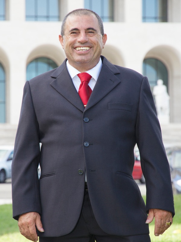 Annunziato Lugarà alati malamu mpe azali na esengo nsima ya kobongwana