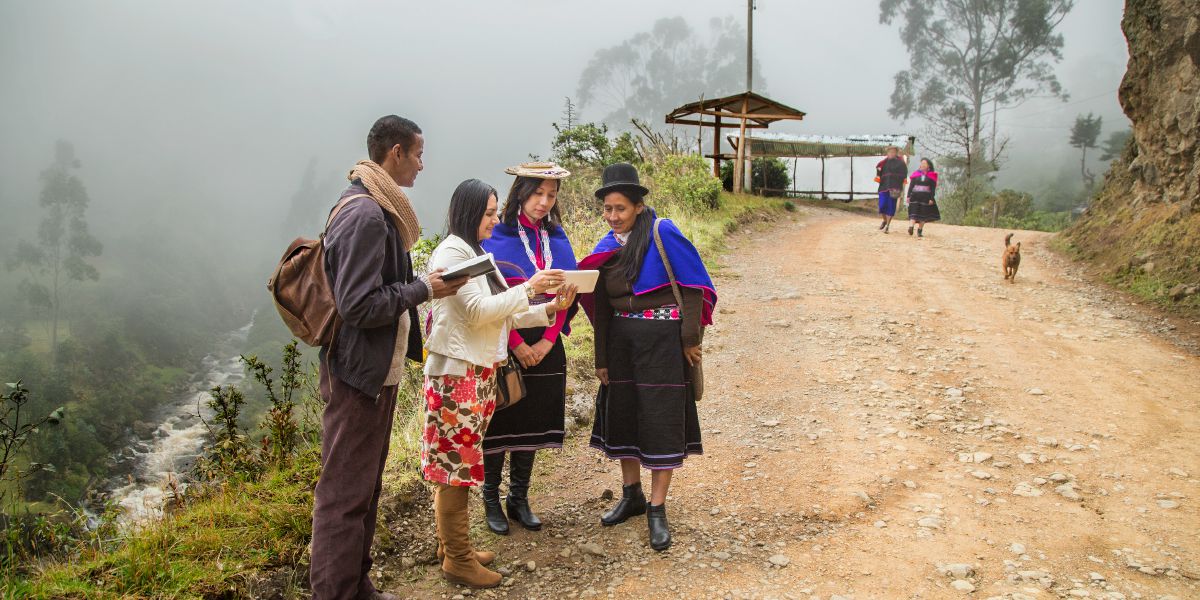Na Colombie, Batatoli ya Yehova bazali kosakwela basi mibale