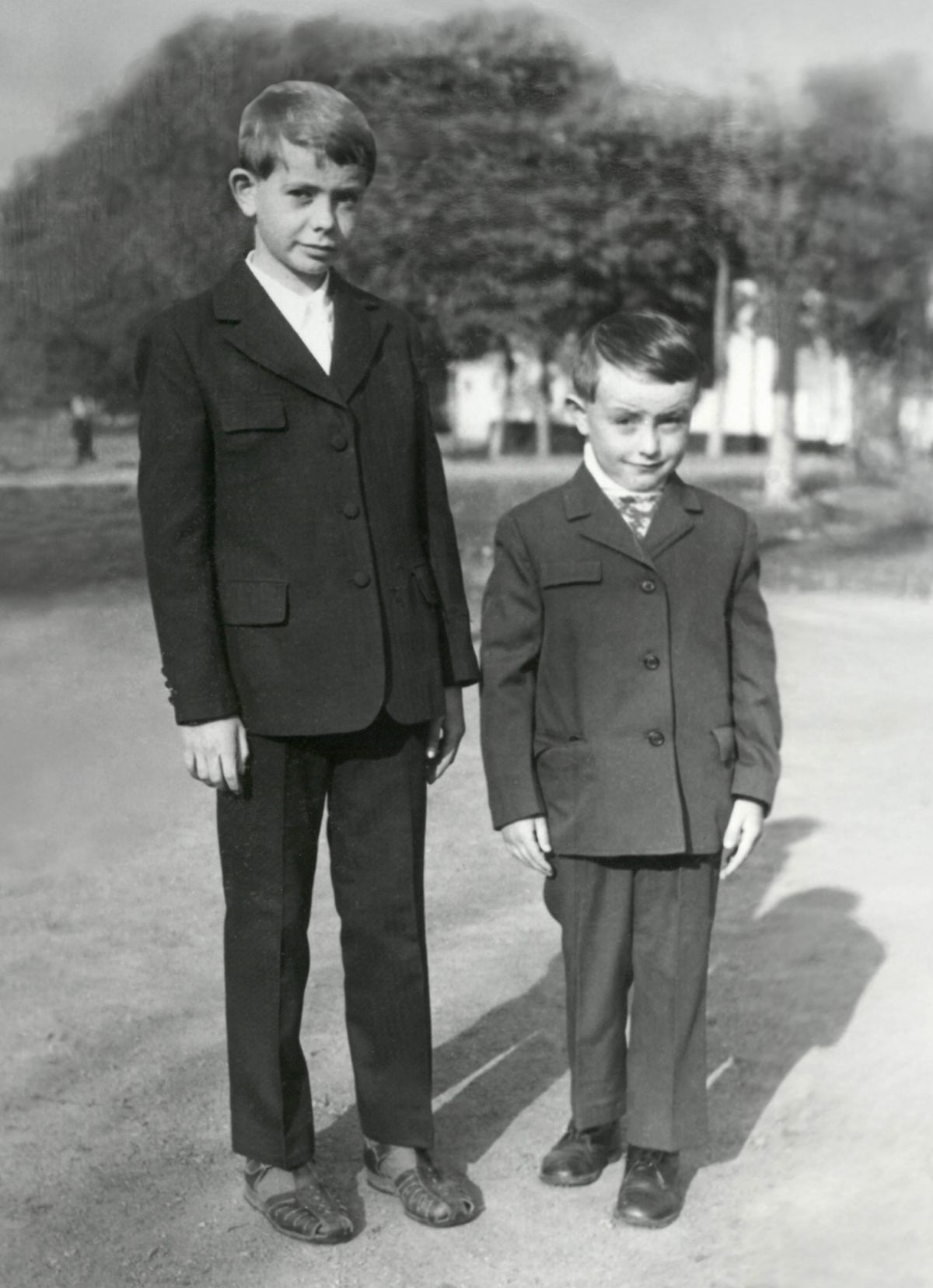 Olehas vaikystėje šalia jaunesnio brolio Michailo.