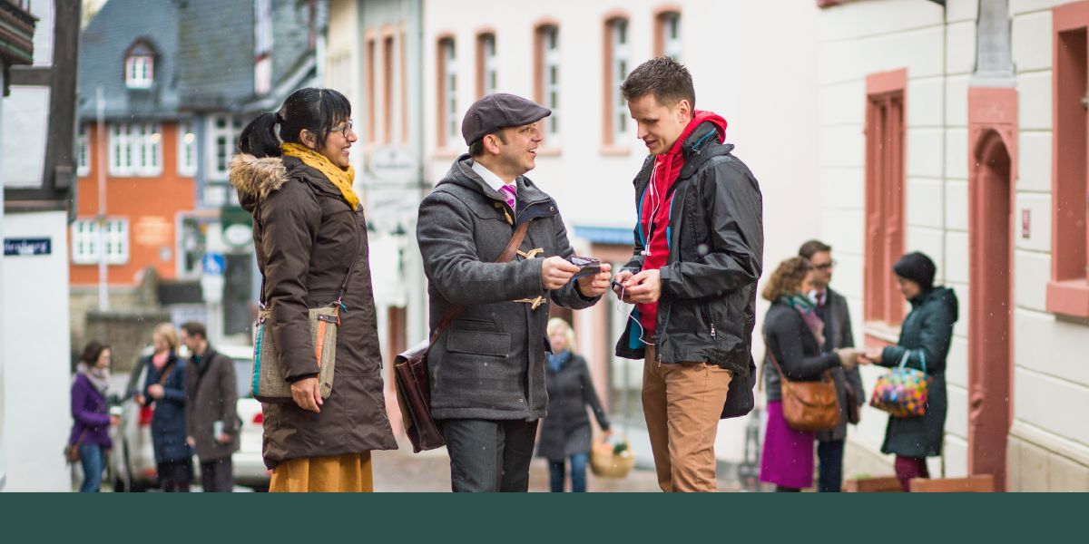 Jehovos liudytojai siūlo kvietimą į bendruomenės sueigą