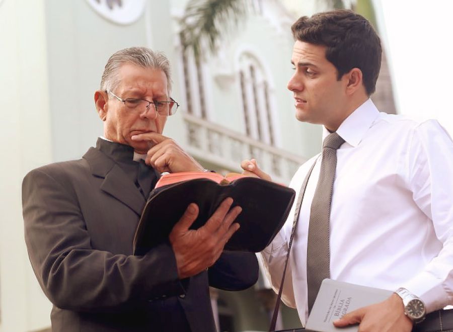 Muntu muikale ne Bible wende, muanetu wa balume umuyisha ne Bible au