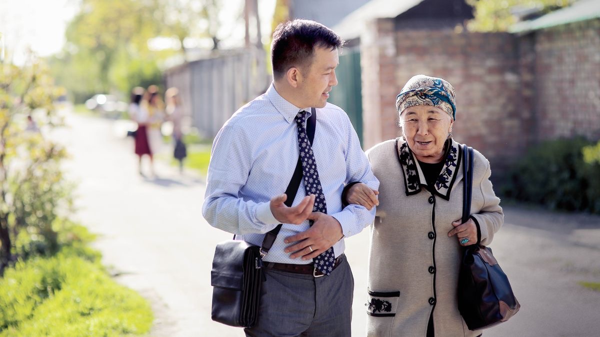 Mukulu utshidi nsonga mutekele muanetu wa bakaji ukadi mukulakaje diboko bua ashale mukuata padibu benda bayisha.