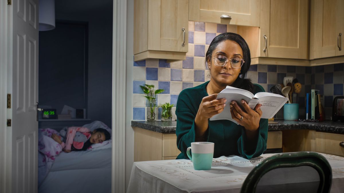 Mamu kampanda ubala Bible patshiatshia, eku muanende wa bakaji utshidi mulale.