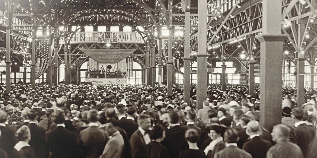 Bantu buwule tente muaba wa mpungilu mu Cedar Point, mu Ohio, mu 1922