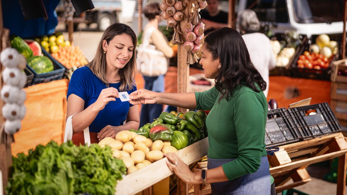 Muanetu wa bakaji au upesha mupanyishi wa bintu karte ka jw.org mu tshisalu.