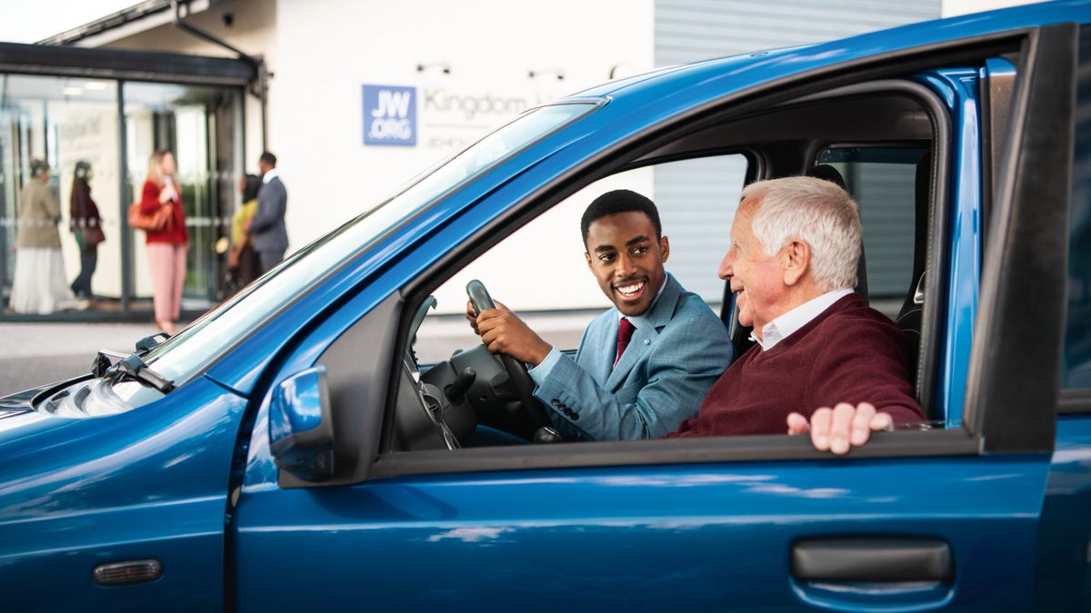 Muanetu wa balume utshidi nsonga muambule muanetu wa balume ukadi mukulakaje mu mashinyi, baya mu bisangilu.