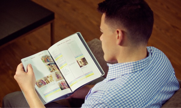 Jehova thuhretu pakhat chuan New World Translation of the Holy Scriptures chhuak thar bera appendix ennawnna hmangin leia Isua nun tâwpna chawlhkar chu a chhût ngun