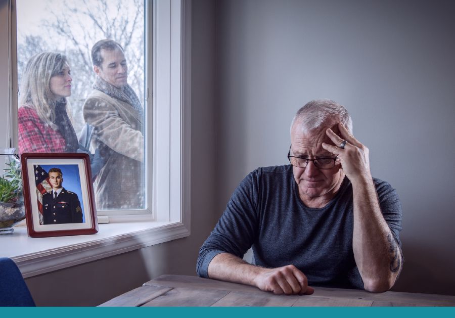 Vīrietis jūtas satriekts, jo viņa dzīvē ir mainījušies apstākļi, un viņš neatver durvis, kad pie tām klauvē Jehovas liecinieki