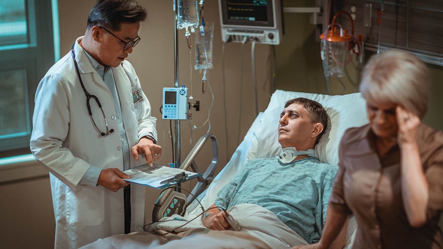 Misie ki nou ti trouve avan lor enn lili lopital. So madam tourn so latet enn kote kan dokter pe donn bann move nouvel konsernan lasante so misie.