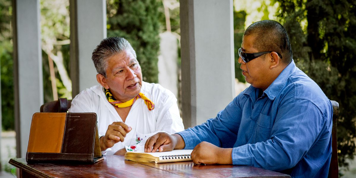 Ángel sy Ismael, miara-mamaky Baiboly Braille