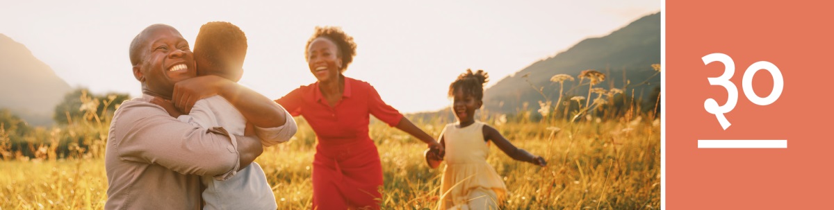 धडा ३०. एक कुटुंब, पुनरुत्थान झालेल्या आपल्या मुलाला आनंदाने भेटत आहे.