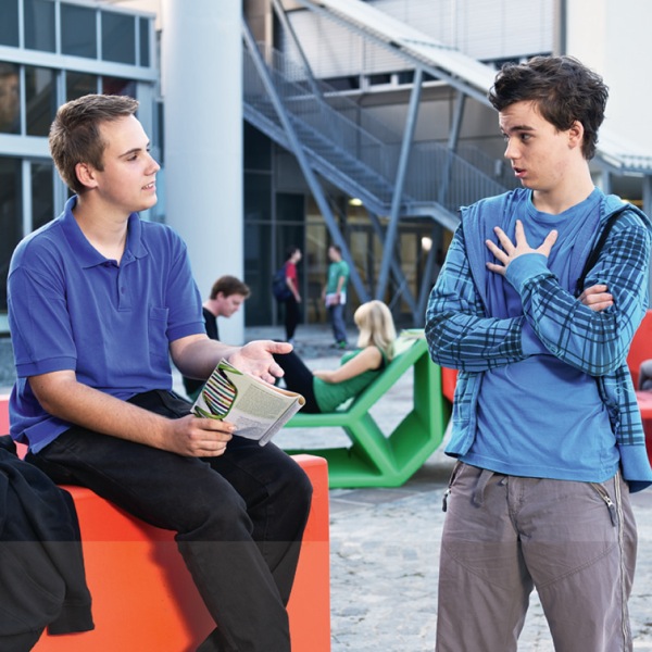 [६ पानांवरील चित्र]