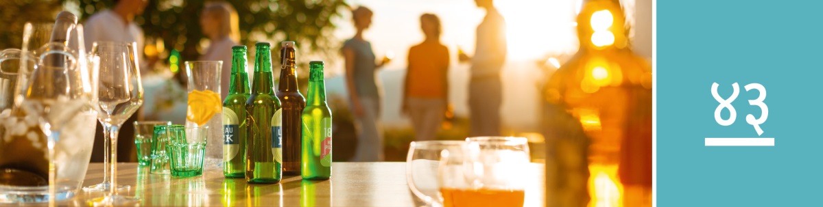 पाठ ४३. एउटा जमघटमा रक्सी र अन्य पेयपदार्थ टेबुलमा राखिएका छन्‌।