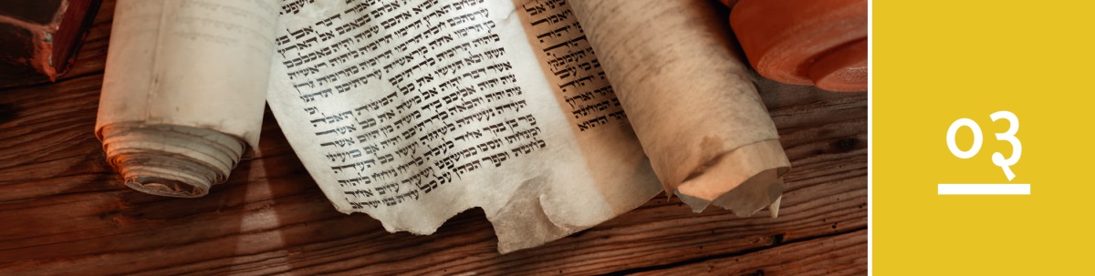 पाठ ३. बाइबलका पुराना पाण्डुलिपिहरू टेबुलमाथि छन्‌।