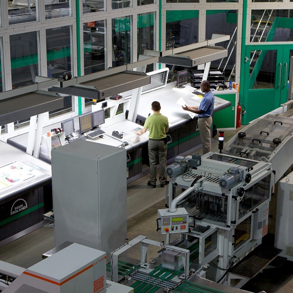 Vrijwilligers aan het werk bij het bijkantoor in Groot-Brittannië