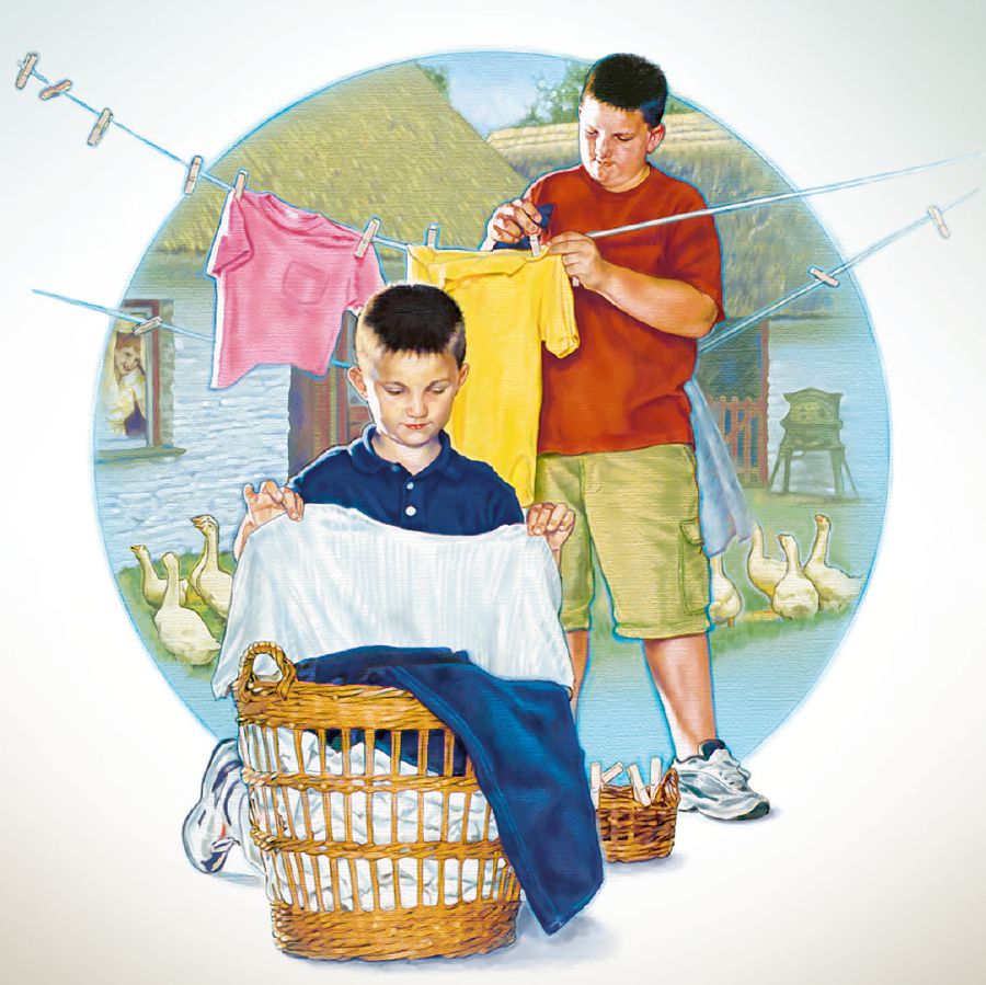 Twee jongens hangen kleren aan een waslijn