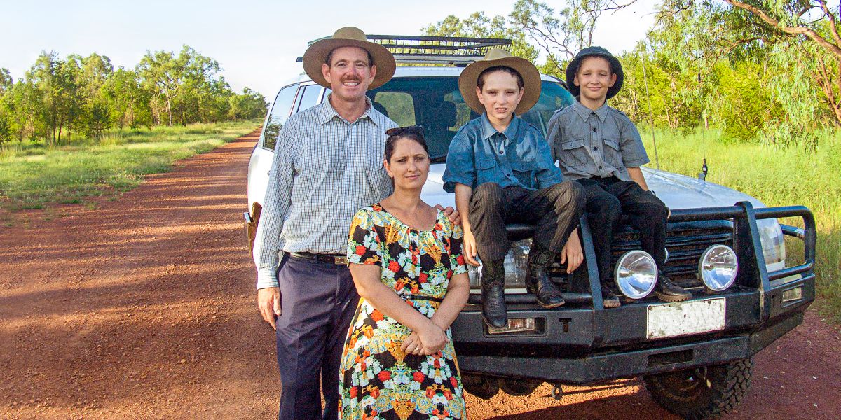 Burnett, Simone, Eston en Caleb