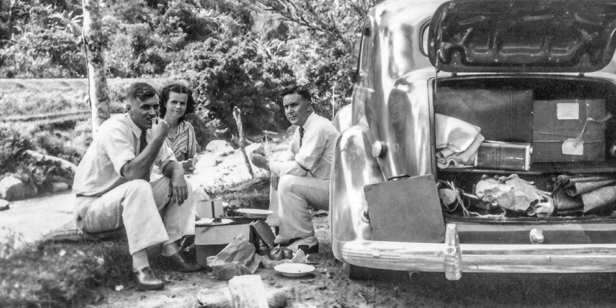 Henry Cockman met Jean en Clem Deschamp op Sumatra (1940)
