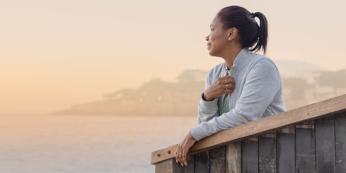 Omukazi oine amatsiko naareeba eizooba nirirenga aha nyanja.