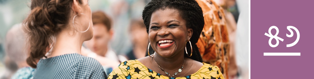 ପାଠ ୫୬. ଅଲଗା ଅଲଗା ଦେଶର ଦୁଇଜଣ ଭଉଣୀ ଖୁସିର ସହ ପରସ୍ପର ସହ ଦେଖା ହେଉଛନ୍ତି ।