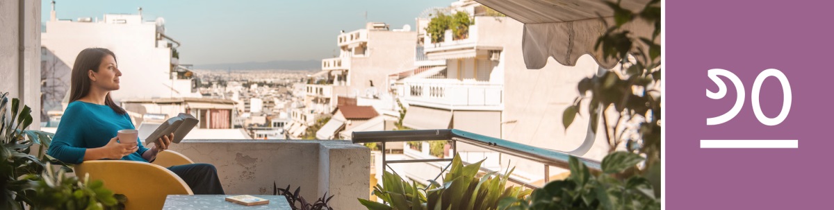 ପାଠ ୬୦. ଜଣେ ମହିଳା ବାଲ୍କୋନୀରେ ବସି ବାଇବଲ ପଢ଼ୁଛି । ତାʼ ପାଖରେ ଥିବା ଟେବୁଲରେ ‘ଯିହୋବାଙ୍କ ନିକଟବର୍ତ୍ତୀ ହୁଅ’ ବହି ଅଛି ।