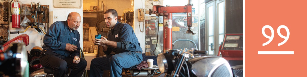 ପାଠ ୨୨. ଜଣେ ବାଇବଲ ବିଦ୍ୟାର୍ଥୀ ଗାଡ଼ି ମରାମତି ହେଉଥିବା ଜାଗାରେ କାମ କରନ୍ତି । ସେ ବ୍ରେକ୍‌ ସମୟରେ ନିଜ ସହ କାମ କରୁଥିବା ଜଣେ ବ୍ୟକ୍ତିକୁ ପ୍ରଚାର କରୁଛନ୍ତି ।