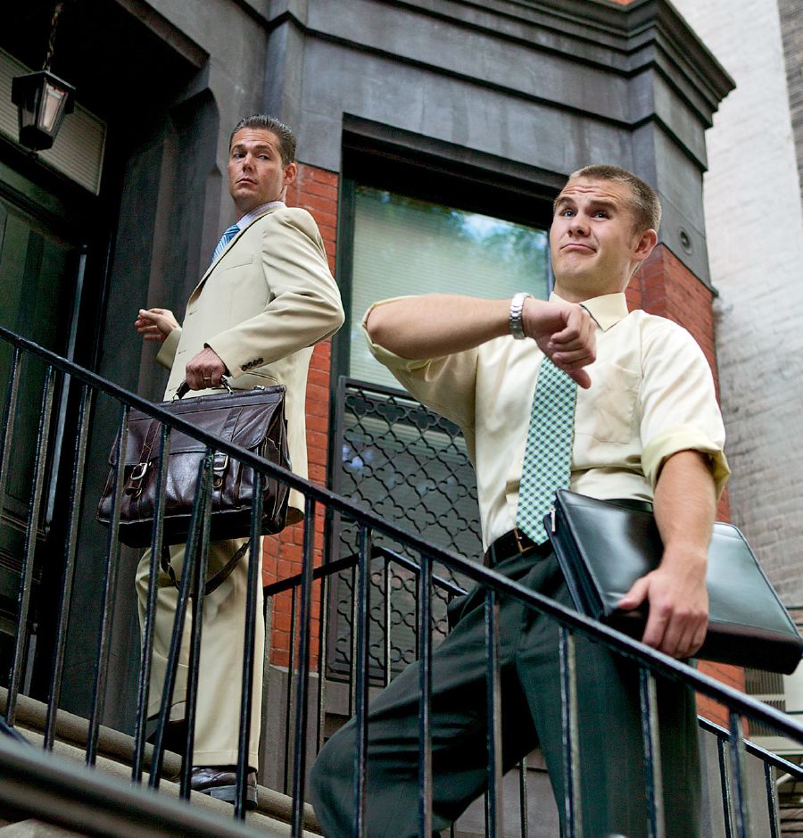 Уацамынды ӕфсымӕр йӕ сахатмӕ ӕркӕс-ӕркӕс кӕны. Бӕрӕг у, хъусын кӕнын ӕй кӕй нал фӕнды. Йемӕ чи ис, уыцы ӕфсымӕр ӕм кӕсы.