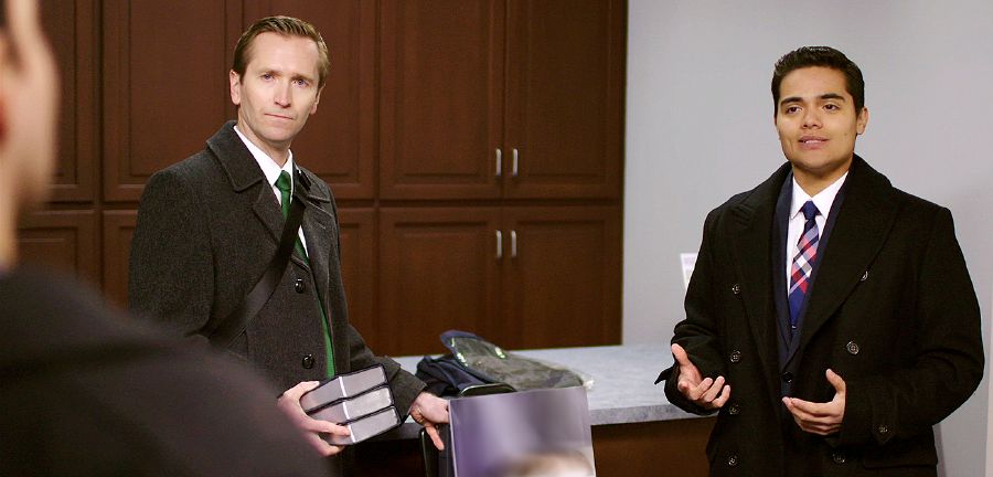 Дыууӕ ӕфсымӕры иннӕйы разӕнгард кӕнынц, цӕмӕй семӕ хъусын кӕнынмӕ ацӕуа