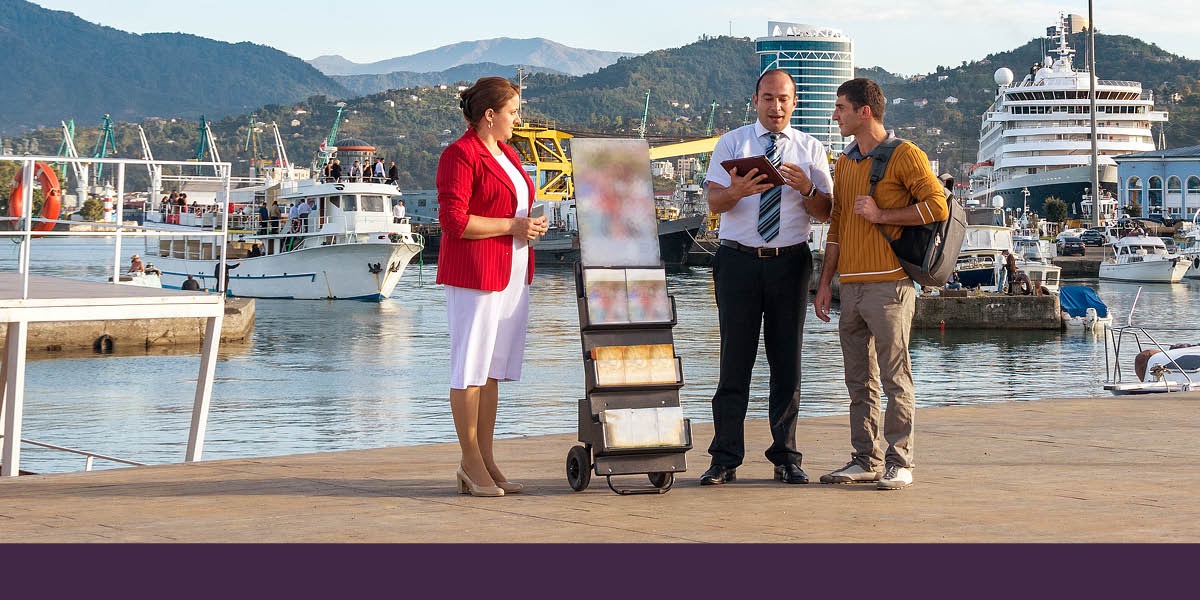 Йегъовӕйы Ӕвдисӕнтӕ нӕлгоймагӕн хъусын кӕнынц (Гуырдзыстон)