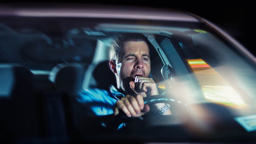 Ӕфсымӕр ӕхсӕвы машинӕйыл цӕугӕйӕ йӕ ком ивазы