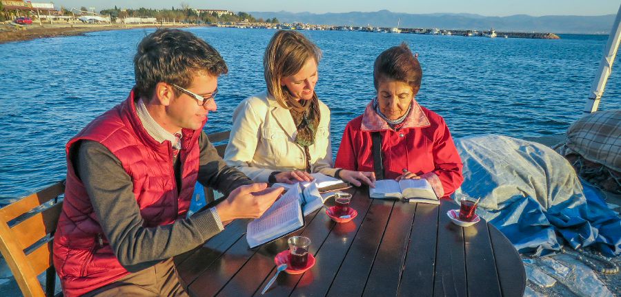 Сашӕ сылгоймагӕн Библийы стихтӕ ӕвдисы