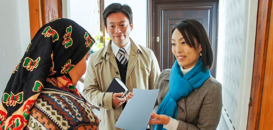 Ацуко хъусын кӕны, хӕдзарӕй сӕм чи ракаст, уыцы сылгоймагӕн