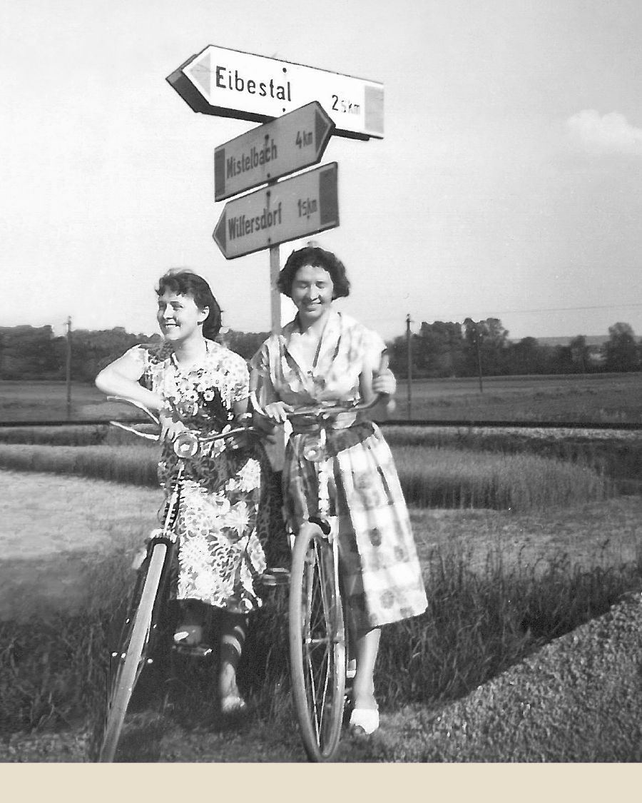 Эрикӕ ӕмӕ йе ’мбал; сӕрмагонд пионертӕй куы лӕггад кодтой, уӕд (Мистельбах, Австри)