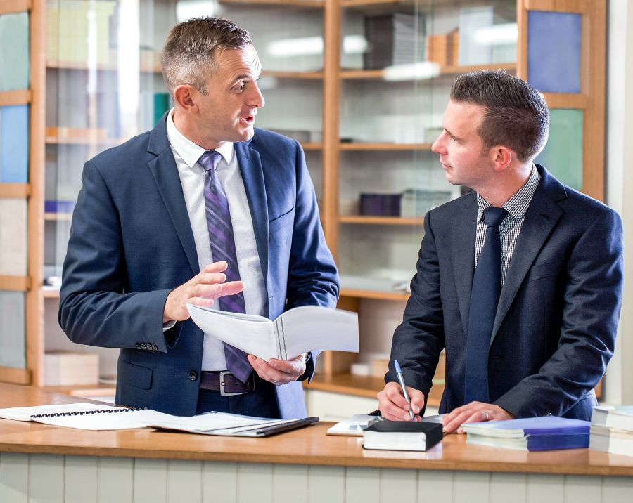 Хистӕр нӕлгоймаг кӕстӕриуӕггӕнӕг ӕфсымӕримӕ ныхас кӕны