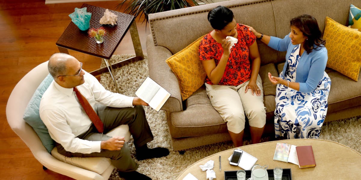 Лӕг ӕмӕ ус Библийы фӕрцы сылгоймаджы сабыр кӕнынц