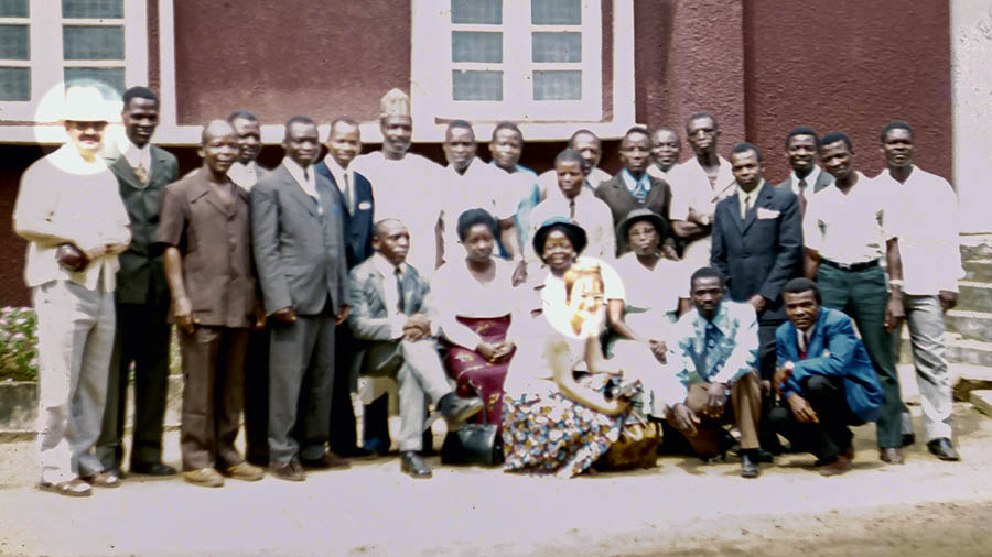 Louis and Angèle witim samfala circuit overseer and waef blo olketa wea kam from Cameroon.