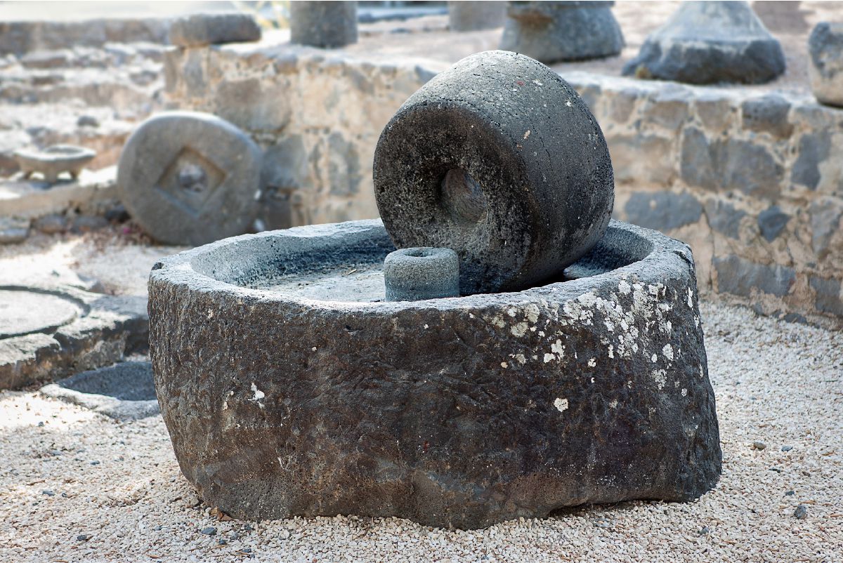 Pedra superior e pedra inferior de moinho