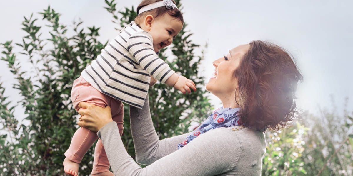 Uma mãe e sua bebê