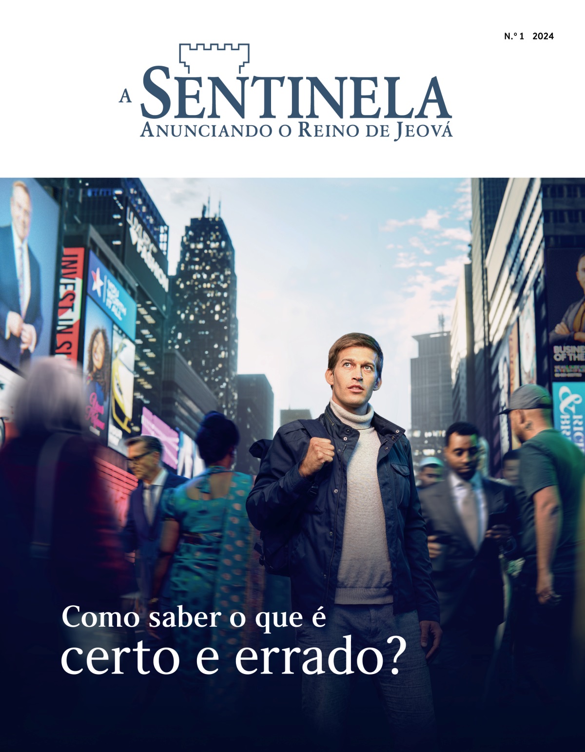 Um homem está parado em uma rua bem movimentada. Pessoas de diferentes nacionalidades e culturas estão passando por ele. Ele está tentando descobrir qual direção deve seguir.