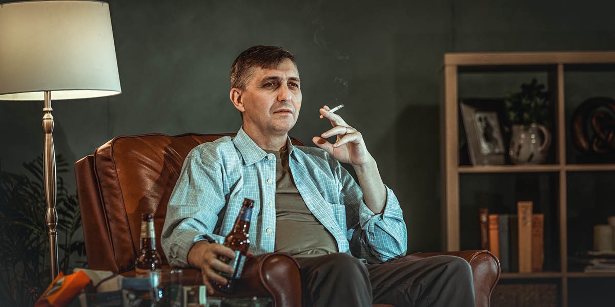 Uj runa salanpi chukuspa ujnin makinpi cigarrota japʼishan ujninpitaj cervezata.