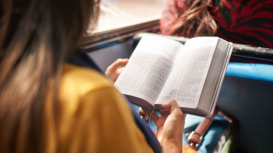 Juj hermanan carropi viajashaspa Biblianta leeshan.