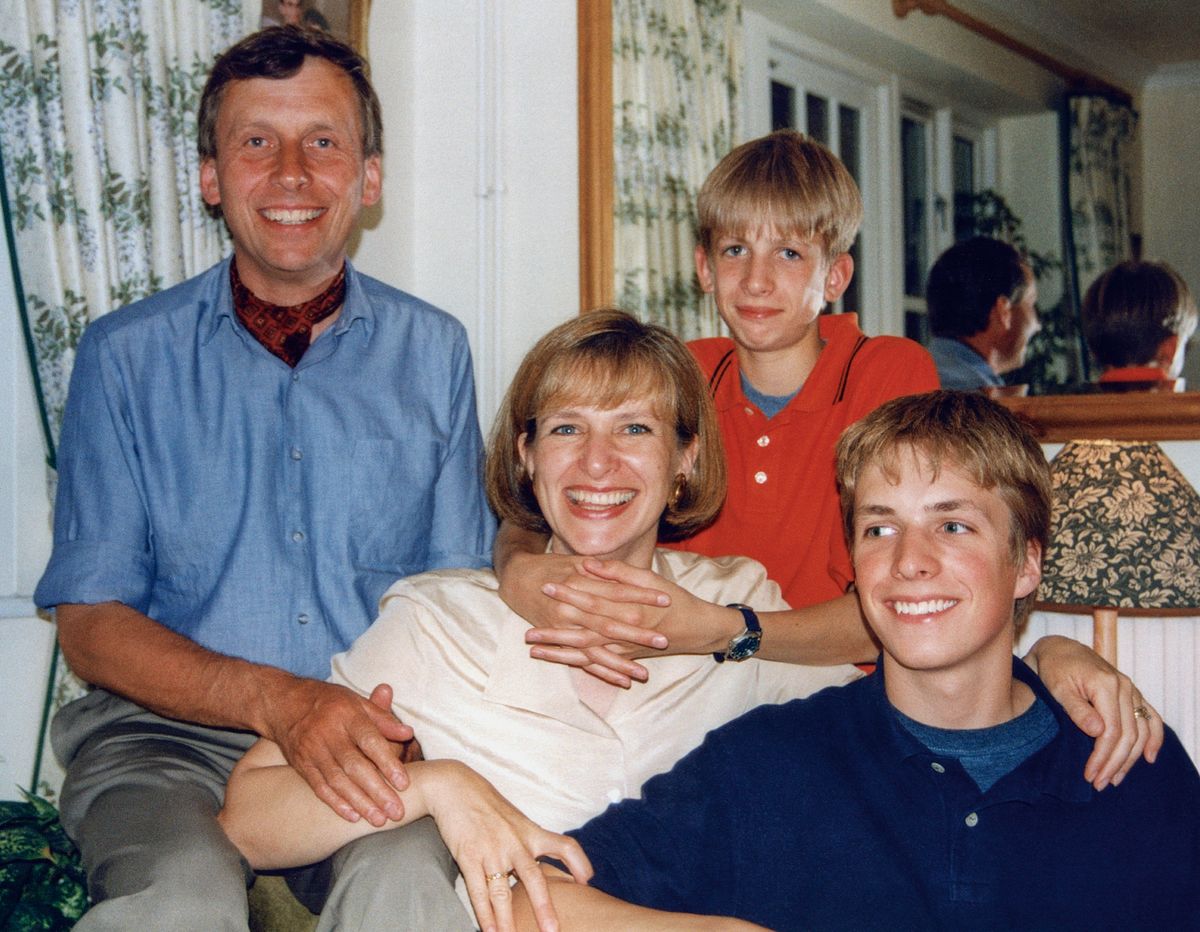 Miles, Stella, Simon și Mark