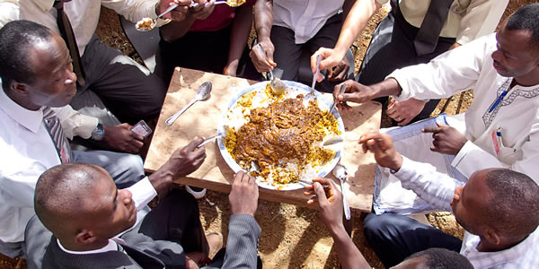 Иллюстрация на две страницы 84, 85