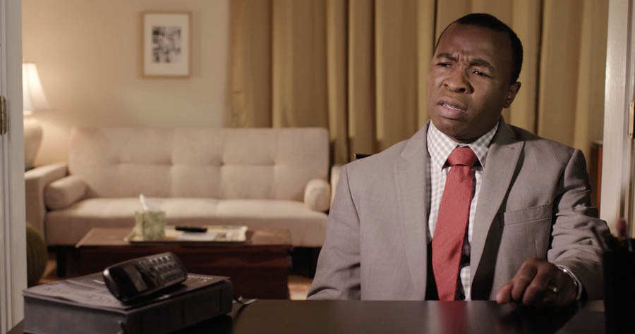 Ishusho yakuwe mw’ividewo ‘Ntiwigane abahemu.’ Umuvukanyi ababaye ariko azirikana ku kintu kimubujije amahoro.