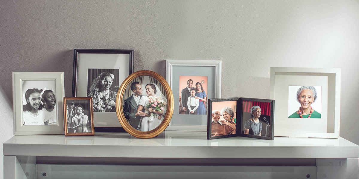 Afoto nde nde so afa gigi ti mbeni wali: a fa lo na temps so lo de kete, lo ngbâ ti manda ti joué piano, lo gbu fleur na maboko ti lo, na lango ti mariage ti lo, lo na koli ti lo nga na molenge ti ala ti koli, na temps so lo na koli ni aga kangba, na temps so lo ngbâ ti joué piano, na fin ni a fa lo gï lo oko