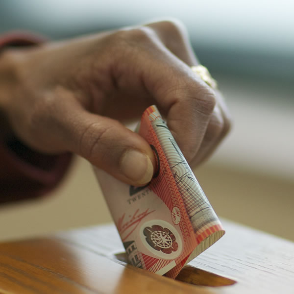 Nekdo prostovoljno prispeva