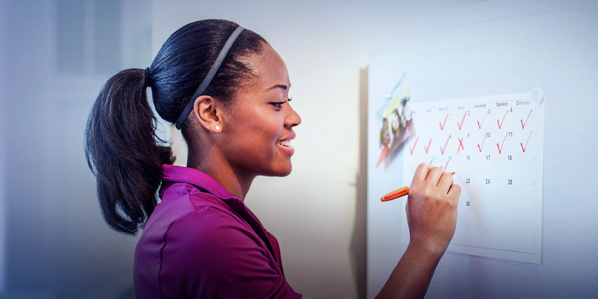 Mukadzi ari kumaka karenda