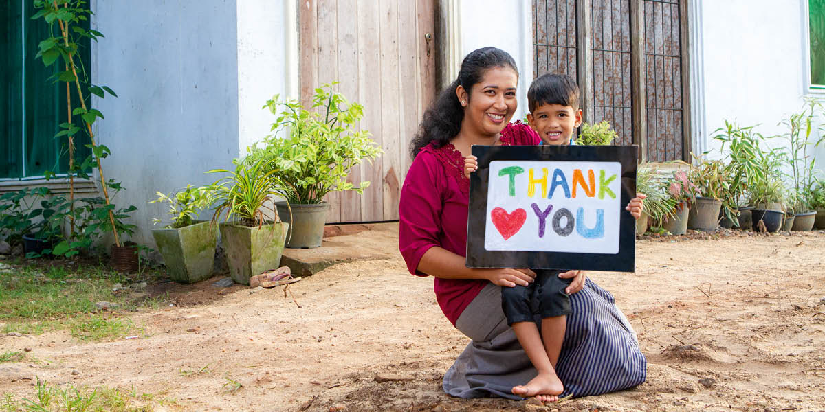 Imara nemwanakomana wake, Enosh. Akabata bepa rakanyorwa kuti: ‘thank you.’