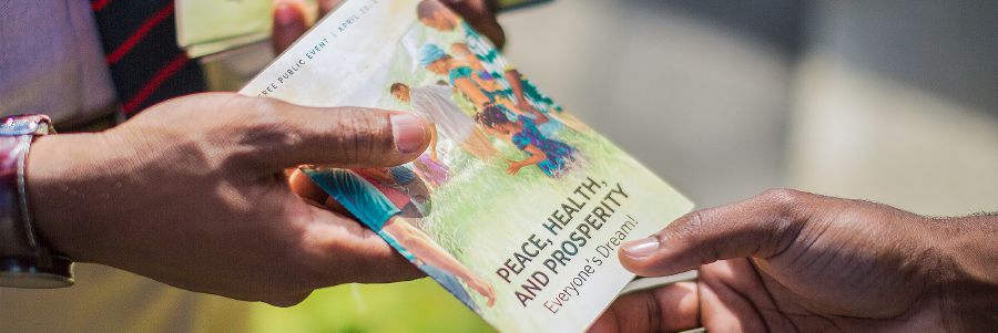 Mumwe weZvapupu zvaJehovha anopa munhu pepa rekumukoka kuChirangaridzo