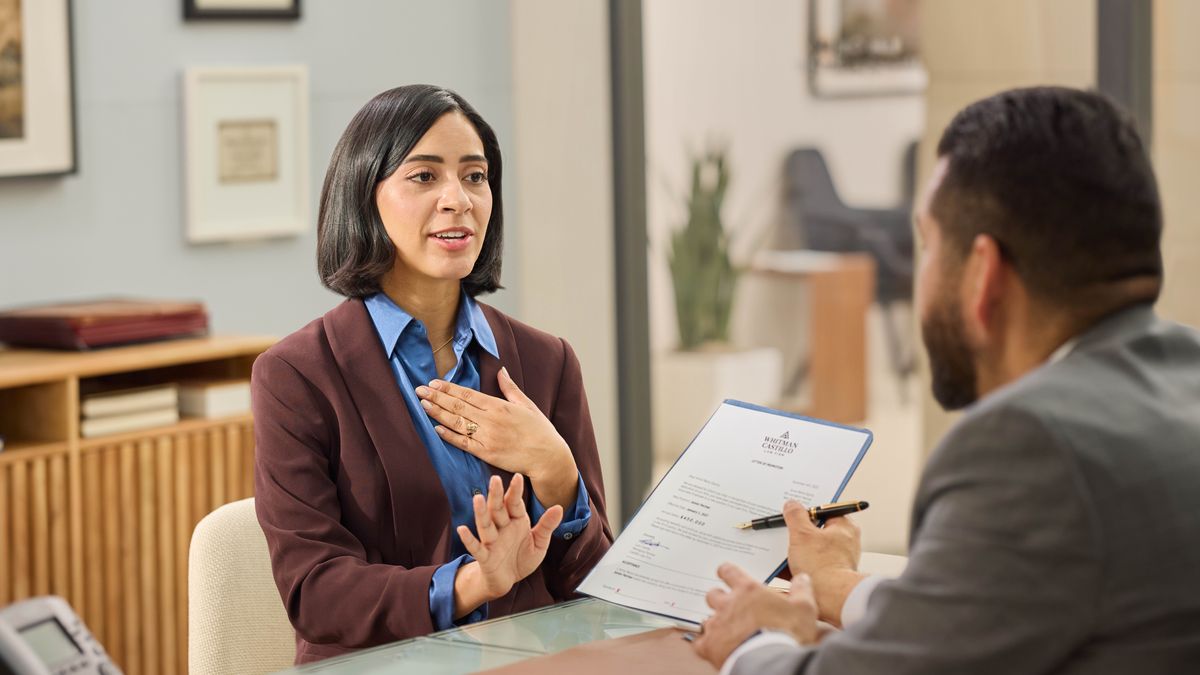 Mudzidzi weBhaibheri ari kubasa. Maneja wake ari kuda kumutambidza bepa nechinyoreso kuti asaine achibvuma kuita rimwe basa asi mudzidzi wacho anoramba kuriita.